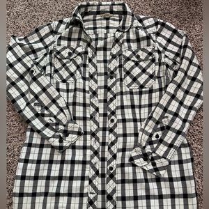 Duluth Women’s long flannel w/ side pockets